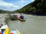 RAFTING EXPEDICE DO ALBNIE 2011, Dalek a exotick zem ns opt pijala vldn s pekrsnou prodou a dobrm poasm. Vodckch zitk bylo hojn, stejn jako gurmnskch a cestovatelskch. Pjemnou partu jet vylepila Danina k - fotografie 180