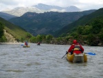 RAFTING EXPEDICE DO ALBNIE 2011, Dalek a exotick zem ns opt pijala vldn s pekrsnou prodou a dobrm poasm. Vodckch zitk bylo hojn, stejn jako gurmnskch a cestovatelskch. Pjemnou partu jet vylepila Danina k - fotografie 193