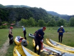 RAFTING EXPEDICE DO ALBNIE 2011, Dalek a exotick zem ns opt pijala vldn s pekrsnou prodou a dobrm poasm. Vodckch zitk bylo hojn, stejn jako gurmnskch a cestovatelskch. Pjemnou partu jet vylepila Danina k - fotografie 197