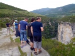 RAFTING EXPEDICE DO ALBNIE 2011, Dalek a exotick zem ns opt pijala vldn s pekrsnou prodou a dobrm poasm. Vodckch zitk bylo hojn, stejn jako gurmnskch a cestovatelskch. Pjemnou partu jet vylepila Danina k - fotografie 227