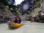 RAFTING EXPEDICE DO ALBNIE 2011, Dalek a exotick zem ns opt pijala vldn s pekrsnou prodou a dobrm poasm. Vodckch zitk bylo hojn, stejn jako gurmnskch a cestovatelskch. Pjemnou partu jet vylepila Danina k - fotografie 258