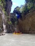 RAFTING EXPEDICE DO ALBNIE 2011, Dalek a exotick zem ns opt pijala vldn s pekrsnou prodou a dobrm poasm. Vodckch zitk bylo hojn, stejn jako gurmnskch a cestovatelskch. Pjemnou partu jet vylepila Danina k - fotografie 267