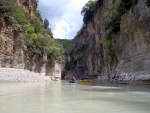 RAFTING EXPEDICE DO ALBNIE 2011, Dalek a exotick zem ns opt pijala vldn s pekrsnou prodou a dobrm poasm. Vodckch zitk bylo hojn, stejn jako gurmnskch a cestovatelskch. Pjemnou partu jet vylepila Danina k - fotografie 268