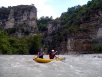 RAFTING EXPEDICE DO ALBNIE 2011, Dalek a exotick zem ns opt pijala vldn s pekrsnou prodou a dobrm poasm. Vodckch zitk bylo hojn, stejn jako gurmnskch a cestovatelskch. Pjemnou partu jet vylepila Danina k - fotografie 270