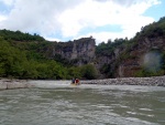 RAFTING EXPEDICE DO ALBNIE 2011, Dalek a exotick zem ns opt pijala vldn s pekrsnou prodou a dobrm poasm. Vodckch zitk bylo hojn, stejn jako gurmnskch a cestovatelskch. Pjemnou partu jet vylepila Danina k - fotografie 271