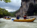 RAFTING EXPEDICE DO ALBNIE 2011, Dalek a exotick zem ns opt pijala vldn s pekrsnou prodou a dobrm poasm. Vodckch zitk bylo hojn, stejn jako gurmnskch a cestovatelskch. Pjemnou partu jet vylepila Danina k - fotografie 279