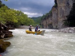 RAFTING EXPEDICE DO ALBNIE 2011, Dalek a exotick zem ns opt pijala vldn s pekrsnou prodou a dobrm poasm. Vodckch zitk bylo hojn, stejn jako gurmnskch a cestovatelskch. Pjemnou partu jet vylepila Danina k - fotografie 281