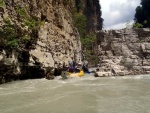 RAFTING EXPEDICE DO ALBNIE 2011, Dalek a exotick zem ns opt pijala vldn s pekrsnou prodou a dobrm poasm. Vodckch zitk bylo hojn, stejn jako gurmnskch a cestovatelskch. Pjemnou partu jet vylepila Danina k - fotografie 283