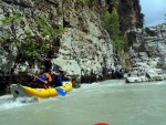 RAFTING EXPEDICE DO ALBNIE 2011, Dalek a exotick zem ns opt pijala vldn s pekrsnou prodou a dobrm poasm. Vodckch zitk bylo hojn, stejn jako gurmnskch a cestovatelskch. Pjemnou partu jet vylepila Danina k - fotografie 287