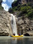 RAFTING EXPEDICE DO ALBNIE 2011, Dalek a exotick zem ns opt pijala vldn s pekrsnou prodou a dobrm poasm. Vodckch zitk bylo hojn, stejn jako gurmnskch a cestovatelskch. Pjemnou partu jet vylepila Danina k - fotografie 291