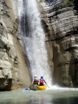 RAFTING EXPEDICE DO ALBNIE 2011, Dalek a exotick zem ns opt pijala vldn s pekrsnou prodou a dobrm poasm. Vodckch zitk bylo hojn, stejn jako gurmnskch a cestovatelskch. Pjemnou partu jet vylepila Danina k - fotografie 292