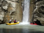 RAFTING EXPEDICE DO ALBNIE 2011, Dalek a exotick zem ns opt pijala vldn s pekrsnou prodou a dobrm poasm. Vodckch zitk bylo hojn, stejn jako gurmnskch a cestovatelskch. Pjemnou partu jet vylepila Danina k - fotografie 299