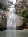 RAFTING EXPEDICE DO ALBNIE 2011, Dalek a exotick zem ns opt pijala vldn s pekrsnou prodou a dobrm poasm. Vodckch zitk bylo hojn, stejn jako gurmnskch a cestovatelskch. Pjemnou partu jet vylepila Danina k - fotografie 313