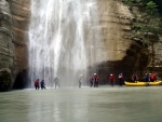 RAFTING EXPEDICE DO ALBNIE 2011, Dalek a exotick zem ns opt pijala vldn s pekrsnou prodou a dobrm poasm. Vodckch zitk bylo hojn, stejn jako gurmnskch a cestovatelskch. Pjemnou partu jet vylepila Danina k - fotografie 316