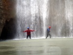 RAFTING EXPEDICE DO ALBNIE 2011, Dalek a exotick zem ns opt pijala vldn s pekrsnou prodou a dobrm poasm. Vodckch zitk bylo hojn, stejn jako gurmnskch a cestovatelskch. Pjemnou partu jet vylepila Danina k - fotografie 317