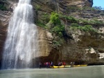 RAFTING EXPEDICE DO ALBNIE 2011, Dalek a exotick zem ns opt pijala vldn s pekrsnou prodou a dobrm poasm. Vodckch zitk bylo hojn, stejn jako gurmnskch a cestovatelskch. Pjemnou partu jet vylepila Danina k - fotografie 322