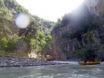 RAFTING EXPEDICE DO ALBNIE 2011, Dalek a exotick zem ns opt pijala vldn s pekrsnou prodou a dobrm poasm. Vodckch zitk bylo hojn, stejn jako gurmnskch a cestovatelskch. Pjemnou partu jet vylepila Danina k - fotografie 325