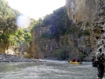 RAFTING EXPEDICE DO ALBNIE 2011, Dalek a exotick zem ns opt pijala vldn s pekrsnou prodou a dobrm poasm. Vodckch zitk bylo hojn, stejn jako gurmnskch a cestovatelskch. Pjemnou partu jet vylepila Danina k - fotografie 326