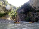 RAFTING EXPEDICE DO ALBNIE 2011, Dalek a exotick zem ns opt pijala vldn s pekrsnou prodou a dobrm poasm. Vodckch zitk bylo hojn, stejn jako gurmnskch a cestovatelskch. Pjemnou partu jet vylepila Danina k - fotografie 327