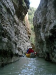 RAFTING EXPEDICE DO ALBNIE 2011, Dalek a exotick zem ns opt pijala vldn s pekrsnou prodou a dobrm poasm. Vodckch zitk bylo hojn, stejn jako gurmnskch a cestovatelskch. Pjemnou partu jet vylepila Danina k - fotografie 338