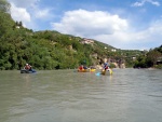 RAFTING EXPEDICE DO ALBNIE 2011, Dalek a exotick zem ns opt pijala vldn s pekrsnou prodou a dobrm poasm. Vodckch zitk bylo hojn, stejn jako gurmnskch a cestovatelskch. Pjemnou partu jet vylepila Danina k - fotografie 357