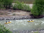 RAFTING EXPEDICE DO ALBNIE 2011, Dalek a exotick zem ns opt pijala vldn s pekrsnou prodou a dobrm poasm. Vodckch zitk bylo hojn, stejn jako gurmnskch a cestovatelskch. Pjemnou partu jet vylepila Danina k - fotografie 399