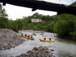 RAFTING EXPEDICE DO ALBNIE 2011, Dalek a exotick zem ns opt pijala vldn s pekrsnou prodou a dobrm poasm. Vodckch zitk bylo hojn, stejn jako gurmnskch a cestovatelskch. Pjemnou partu jet vylepila Danina k - fotografie 414