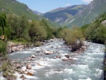 RAFTING EXPEDICE DO ALBNIE 2011, Dalek a exotick zem ns opt pijala vldn s pekrsnou prodou a dobrm poasm. Vodckch zitk bylo hojn, stejn jako gurmnskch a cestovatelskch. Pjemnou partu jet vylepila Danina k - fotografie 458