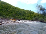 RAFTING EXPEDICE DO ALBNIE 2011, Dalek a exotick zem ns opt pijala vldn s pekrsnou prodou a dobrm poasm. Vodckch zitk bylo hojn, stejn jako gurmnskch a cestovatelskch. Pjemnou partu jet vylepila Danina k - fotografie 473