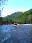 RAFTING EXPEDICE DO ALBNIE 2011, Dalek a exotick zem ns opt pijala vldn s pekrsnou prodou a dobrm poasm. Vodckch zitk bylo hojn, stejn jako gurmnskch a cestovatelskch. Pjemnou partu jet vylepila Danina k - fotografie 483