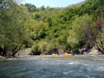 RAFTING EXPEDICE DO ALBNIE 2011, Dalek a exotick zem ns opt pijala vldn s pekrsnou prodou a dobrm poasm. Vodckch zitk bylo hojn, stejn jako gurmnskch a cestovatelskch. Pjemnou partu jet vylepila Danina k - fotografie 538