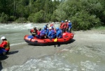 RAFTING - ALPSK SUPERVKEND KVTEN 2011, Tenhle zjezd byste mli zkusit, to je fakt dobr akce, na kterou se d jezdit opakovan. I kdy tentokrt poas maliko zahrozilo a ve vych polohch napadl snh. Dky tomu na ns ekala pardn v - fotografie 16