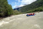 RAFTING - ALPSK SUPERVKEND KVTEN 2011, Tenhle zjezd byste mli zkusit, to je fakt dobr akce, na kterou se d jezdit opakovan. I kdy tentokrt poas maliko zahrozilo a ve vych polohch napadl snh. Dky tomu na ns ekala pardn v - fotografie 19