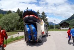 RAFTING - ALPSK SUPERVKEND KVTEN 2011, Tenhle zjezd byste mli zkusit, to je fakt dobr akce, na kterou se d jezdit opakovan. I kdy tentokrt poas maliko zahrozilo a ve vych polohch napadl snh. Dky tomu na ns ekala pardn v - fotografie 26