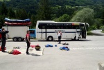 RAFTING - ALPSK SUPERVKEND KVTEN 2011, Tenhle zjezd byste mli zkusit, to je fakt dobr akce, na kterou se d jezdit opakovan. I kdy tentokrt poas maliko zahrozilo a ve vych polohch napadl snh. Dky tomu na ns ekala pardn v - fotografie 27