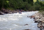 RAFTING - ALPSK SUPERVKEND KVTEN 2011, Tenhle zjezd byste mli zkusit, to je fakt dobr akce, na kterou se d jezdit opakovan. I kdy tentokrt poas maliko zahrozilo a ve vych polohch napadl snh. Dky tomu na ns ekala pardn v - fotografie 30