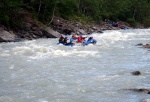 RAFTING - ALPSKÝ SUPERVÍKEND KVĚTEN 2011, Tenhle zájezd byste měli zkusit, to je fakt dobrá akce, na kterou se dá jezdit opakovaně. I když tentokrát počasí maličko zahrozilo a ve vyšších polohách napadl sníh. Díky tomu na nás čekala parádní v - fotografie 31