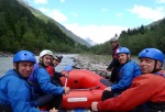 RAFTING - ALPSK SUPERVKEND KVTEN 2011, Tenhle zjezd byste mli zkusit, to je fakt dobr akce, na kterou se d jezdit opakovan. I kdy tentokrt poas maliko zahrozilo a ve vych polohch napadl snh. Dky tomu na ns ekala pardn v - fotografie 32