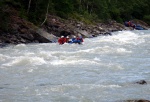 RAFTING - ALPSK SUPERVKEND KVTEN 2011, Tenhle zjezd byste mli zkusit, to je fakt dobr akce, na kterou se d jezdit opakovan. I kdy tentokrt poas maliko zahrozilo a ve vych polohch napadl snh. Dky tomu na ns ekala pardn v - fotografie 35