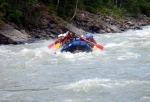 RAFTING - ALPSK SUPERVKEND KVTEN 2011, Tenhle zjezd byste mli zkusit, to je fakt dobr akce, na kterou se d jezdit opakovan. I kdy tentokrt poas maliko zahrozilo a ve vych polohch napadl snh. Dky tomu na ns ekala pardn v - fotografie 36