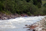 RAFTING - ALPSK SUPERVKEND KVTEN 2011, Tenhle zjezd byste mli zkusit, to je fakt dobr akce, na kterou se d jezdit opakovan. I kdy tentokrt poas maliko zahrozilo a ve vych polohch napadl snh. Dky tomu na ns ekala pardn v - fotografie 38