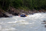 RAFTING - ALPSK SUPERVKEND KVTEN 2011, Tenhle zjezd byste mli zkusit, to je fakt dobr akce, na kterou se d jezdit opakovan. I kdy tentokrt poas maliko zahrozilo a ve vych polohch napadl snh. Dky tomu na ns ekala pardn v - fotografie 41