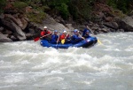 RAFTING - ALPSK SUPERVKEND KVTEN 2011, Tenhle zjezd byste mli zkusit, to je fakt dobr akce, na kterou se d jezdit opakovan. I kdy tentokrt poas maliko zahrozilo a ve vych polohch napadl snh. Dky tomu na ns ekala pardn v - fotografie 42