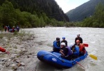 RAFTING - ALPSK SUPERVKEND KVTEN 2011, Tenhle zjezd byste mli zkusit, to je fakt dobr akce, na kterou se d jezdit opakovan. I kdy tentokrt poas maliko zahrozilo a ve vych polohch napadl snh. Dky tomu na ns ekala pardn v - fotografie 44