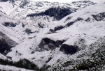 RAFTING - ALPSK SUPERVKEND KVTEN 2011, Tenhle zjezd byste mli zkusit, to je fakt dobr akce, na kterou se d jezdit opakovan. I kdy tentokrt poas maliko zahrozilo a ve vych polohch napadl snh. Dky tomu na ns ekala pardn v - fotografie 50