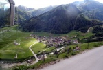 RAFTING - ALPSK SUPERVKEND KVTEN 2011, Tenhle zjezd byste mli zkusit, to je fakt dobr akce, na kterou se d jezdit opakovan. I kdy tentokrt poas maliko zahrozilo a ve vych polohch napadl snh. Dky tomu na ns ekala pardn v - fotografie 66