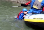 RAFTING - ALPSK SUPERVKEND KVTEN 2011, Tenhle zjezd byste mli zkusit, to je fakt dobr akce, na kterou se d jezdit opakovan. I kdy tentokrt poas maliko zahrozilo a ve vych polohch napadl snh. Dky tomu na ns ekala pardn v - fotografie 77