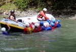 RAFTING - ALPSK SUPERVKEND KVTEN 2011, Tenhle zjezd byste mli zkusit, to je fakt dobr akce, na kterou se d jezdit opakovan. I kdy tentokrt poas maliko zahrozilo a ve vych polohch napadl snh. Dky tomu na ns ekala pardn v - fotografie 79