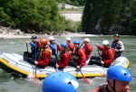 RAFTING - ALPSK SUPERVKEND KVTEN 2011, Tenhle zjezd byste mli zkusit, to je fakt dobr akce, na kterou se d jezdit opakovan. I kdy tentokrt poas maliko zahrozilo a ve vych polohch napadl snh. Dky tomu na ns ekala pardn v - fotografie 87