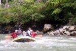 RAFTING - ALPSK SUPERVKEND KVTEN 2011, Tenhle zjezd byste mli zkusit, to je fakt dobr akce, na kterou se d jezdit opakovan. I kdy tentokrt poas maliko zahrozilo a ve vych polohch napadl snh. Dky tomu na ns ekala pardn v - fotografie 93